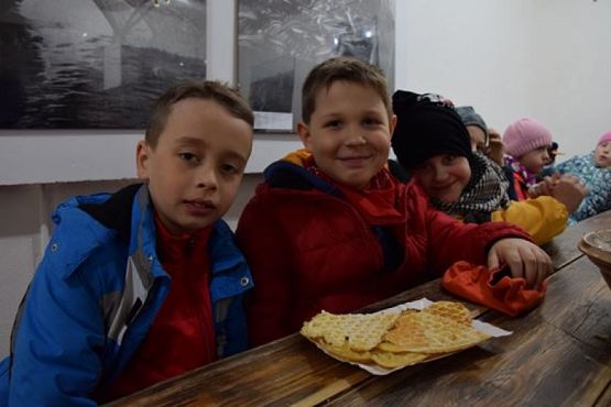  Grafika #21: KLASY DRUGIE W MUZEUM WSI SŁOWIŃSKIEJ W KLUKACH grafika