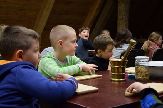  Grafika #1: KRAINA W KRATĘ czyli wycieczka klas drugich do Swołowa grafika