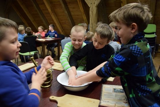  Grafika #9: KRAINA W KRATĘ czyli wycieczka klas drugich do Swołowa grafika