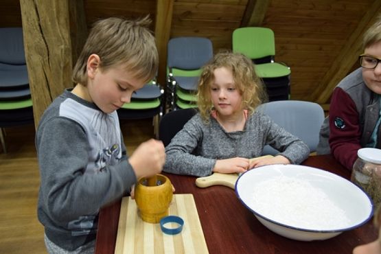  Grafika #10: KRAINA W KRATĘ czyli wycieczka klas drugich do Swołowa grafika