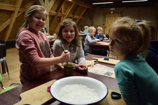  Grafika #11: KRAINA W KRATĘ czyli wycieczka klas drugich do Swołowa grafika