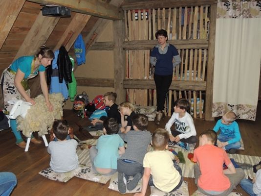  Grafika #4: LEKCJA MUZEALNA W SWOŁOWIE Opowieści utkane … o wełnie grafika