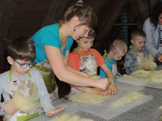  Grafika #18: LEKCJA MUZEALNA W SWOŁOWIE Opowieści utkane … o wełnie grafika