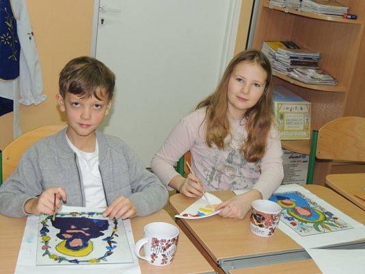  Grafika #2: GINĄCE RZEMIOSŁA – MALOWANIE NA SZKLE grafika