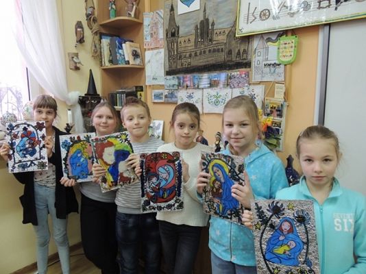  Grafika #10: GINĄCE RZEMIOSŁA – MALOWANIE NA SZKLE grafika