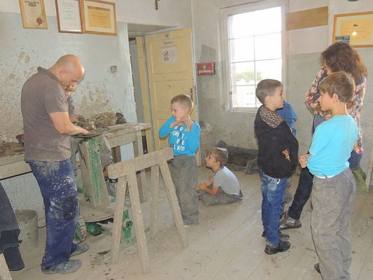  Grafika #13: PIERWSZAKI W KARTUZACH I W CHMIELNIE grafika