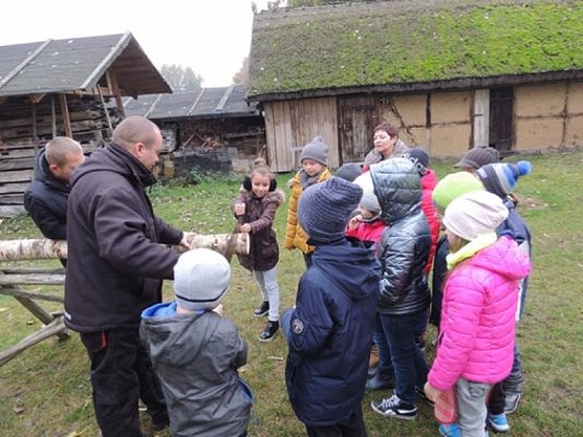  Grafika #13: KLASA III NA WYCIECZCE W KLUKACH grafika