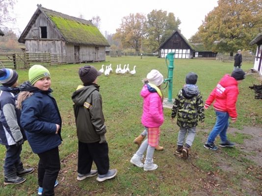  Grafika #15: KLASA III NA WYCIECZCE W KLUKACH grafika