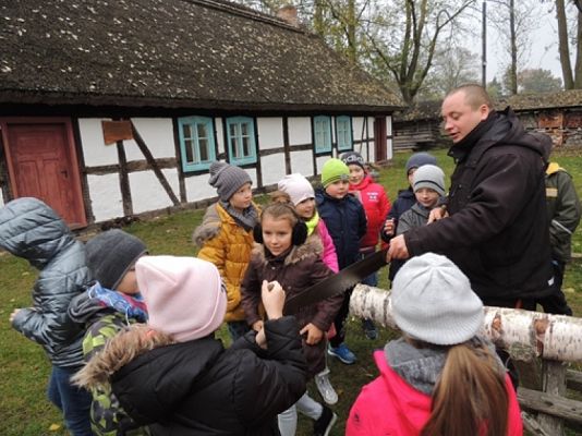  Grafika #18: KLASA III NA WYCIECZCE W KLUKACH grafika