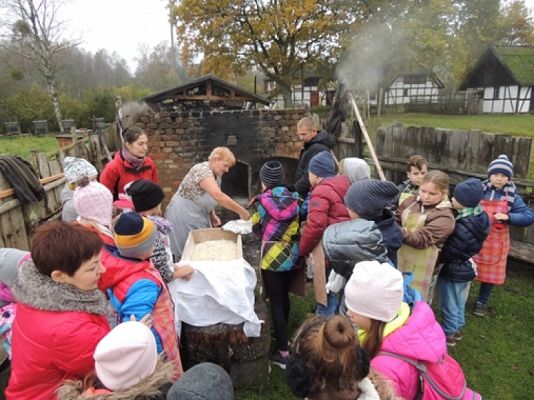  Grafika #19: KLASA III NA WYCIECZCE W KLUKACH grafika