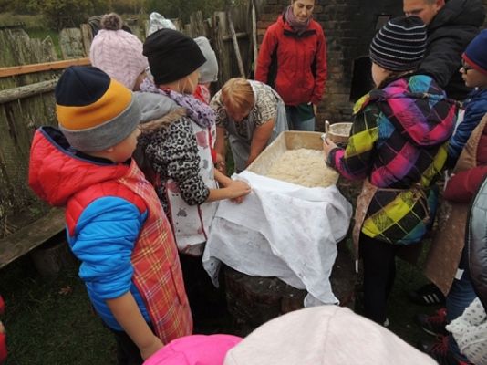  Grafika #20: KLASA III NA WYCIECZCE W KLUKACH grafika