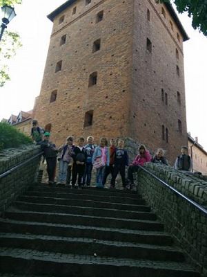  Grafika #3: WYCIECZKA KLAS TRZECICH DO MUZEUM ZACHODNIO-KASZUBSKIEGO W BYTOWIE grafika