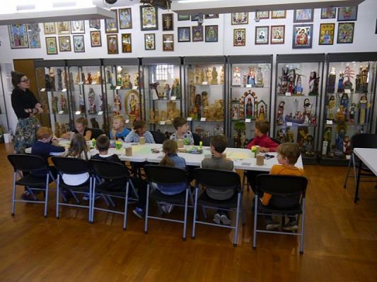  Grafika #22: WYCIECZKA KLAS TRZECICH DO MUZEUM ZACHODNIO-KASZUBSKIEGO W BYTOWIE grafika