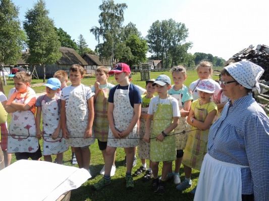  Grafika #0: Wokół kuchennego pieca…czyli wycieczka klas trzecich do Muzeum Wsi Słowińskiej w Klukach grafika