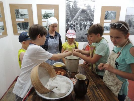  Grafika #8: Wokół kuchennego pieca…czyli wycieczka klas trzecich do Muzeum Wsi Słowińskiej w Klukach grafika