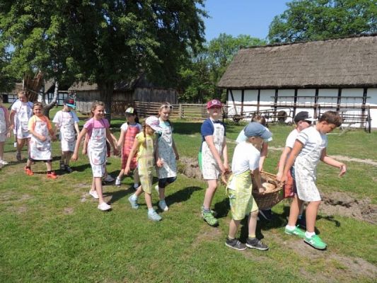  Grafika #11: Wokół kuchennego pieca…czyli wycieczka klas trzecich do Muzeum Wsi Słowińskiej w Klukach grafika