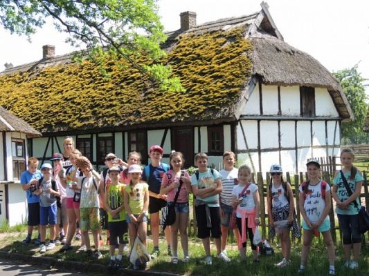  Grafika #13: Wokół kuchennego pieca…czyli wycieczka klas trzecich do Muzeum Wsi Słowińskiej w Klukach grafika