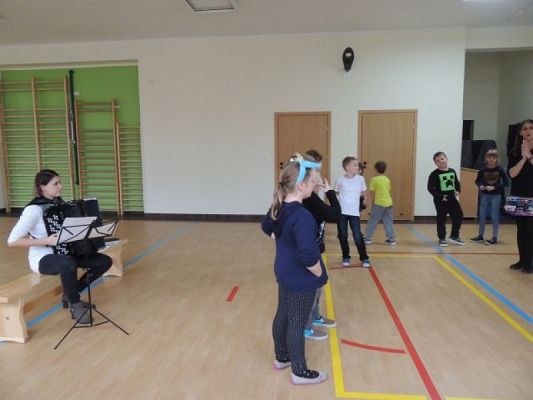  Grafika #4: A Lęborskie Słoneczka tańczą i tańczą… grafika