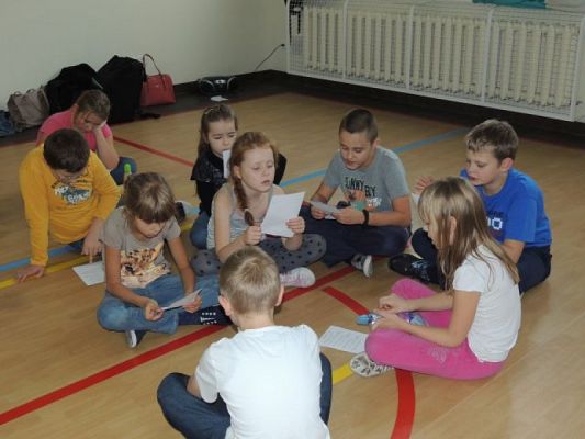  Grafika #7: A Lęborskie Słoneczka tańczą i tańczą… grafika