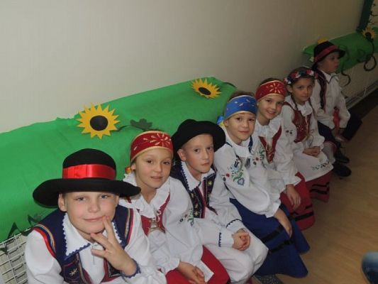  Grafika #1: Kaszubski występ na ślubowaniu grafika