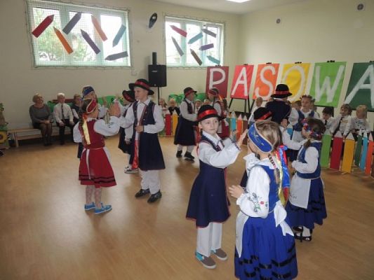  Grafika #5: Kaszubski występ na ślubowaniu grafika