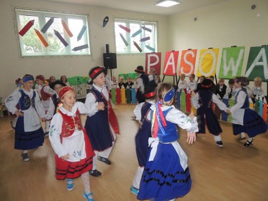  Grafika #8: Kaszubski występ na ślubowaniu grafika