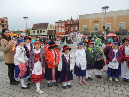  Grafika #1: Lãbòrsczé Słunuszka z występem na Placu Pokoju grafika