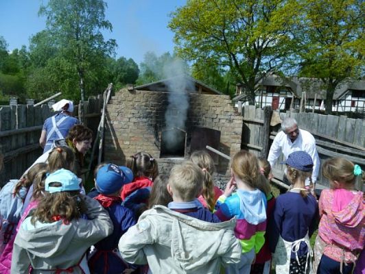  Grafika #1: OD ZIARENKA DO BOCHENKA czyli pierwszaki w Muzeum Wsi Słowińskiej w Klukach grafika