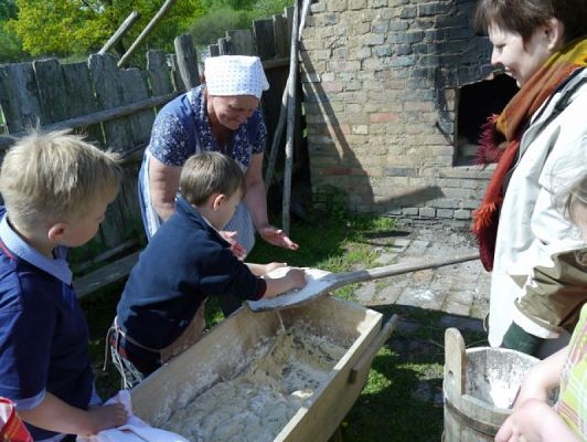  Grafika #2: OD ZIARENKA DO BOCHENKA czyli pierwszaki w Muzeum Wsi Słowińskiej w Klukach grafika