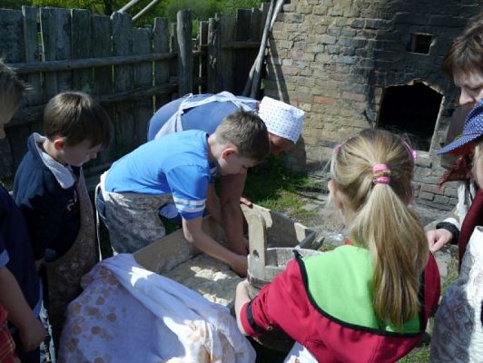  Grafika #5: OD ZIARENKA DO BOCHENKA czyli pierwszaki w Muzeum Wsi Słowińskiej w Klukach grafika