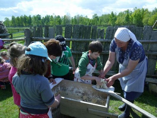  Grafika #6: OD ZIARENKA DO BOCHENKA czyli pierwszaki w Muzeum Wsi Słowińskiej w Klukach grafika