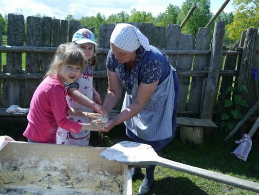  Grafika #7: OD ZIARENKA DO BOCHENKA czyli pierwszaki w Muzeum Wsi Słowińskiej w Klukach grafika