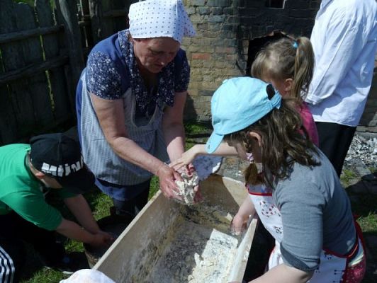  Grafika #8: OD ZIARENKA DO BOCHENKA czyli pierwszaki w Muzeum Wsi Słowińskiej w Klukach grafika