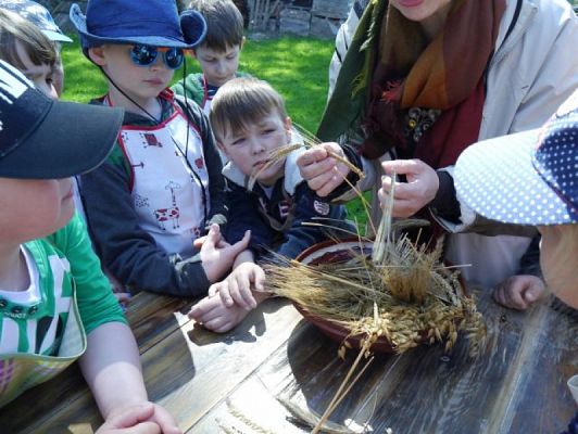  Grafika #10: OD ZIARENKA DO BOCHENKA czyli pierwszaki w Muzeum Wsi Słowińskiej w Klukach grafika