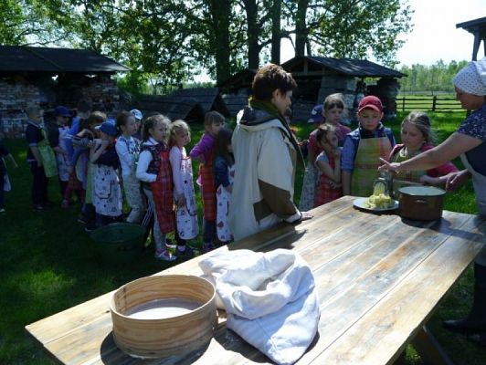  Grafika #12: OD ZIARENKA DO BOCHENKA czyli pierwszaki w Muzeum Wsi Słowińskiej w Klukach grafika