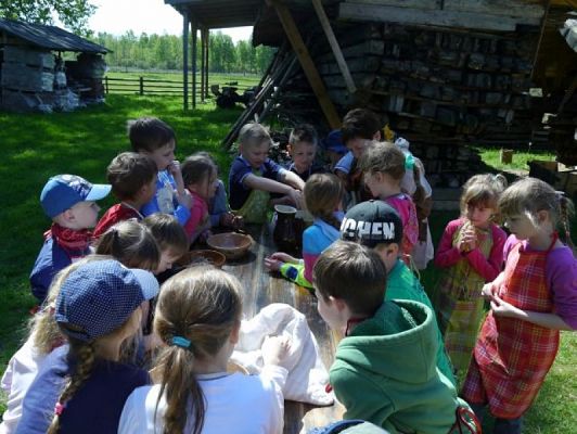  Grafika #14: OD ZIARENKA DO BOCHENKA czyli pierwszaki w Muzeum Wsi Słowińskiej w Klukach grafika