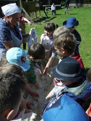  Grafika #15: OD ZIARENKA DO BOCHENKA czyli pierwszaki w Muzeum Wsi Słowińskiej w Klukach grafika