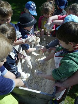  Grafika #16: OD ZIARENKA DO BOCHENKA czyli pierwszaki w Muzeum Wsi Słowińskiej w Klukach grafika