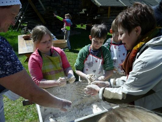  Grafika #17: OD ZIARENKA DO BOCHENKA czyli pierwszaki w Muzeum Wsi Słowińskiej w Klukach grafika