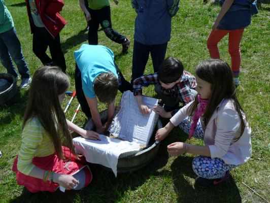  Grafika #17: WSZYSTKO PRACĄ ZDOBYĆ TRZEBA… – wycieczka klas drugich do Muzeum Wsi Słowińskiej w Klukach grafika