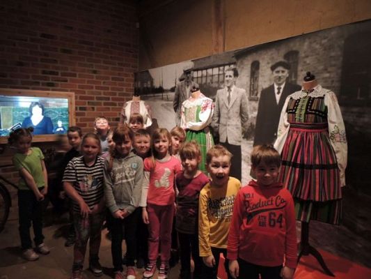  Grafika #8: 100 LAT – ZATRZYMANY CZAS czyli jak dawniej wyglądało życie w zagrodzie wiejskiej grafika