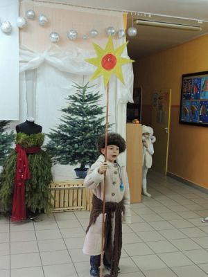  Grafika #0: ,,Gwiôzdka, gwiôzdka nawiédzô twòjã chëcz, stôrô to piãknô kaszëbskò zwëcz grafika