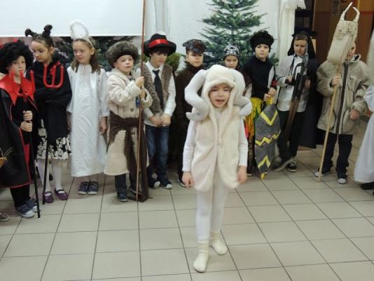  Grafika #3: ,,Gwiôzdka, gwiôzdka nawiédzô twòjã chëcz, stôrô to piãknô kaszëbskò zwëcz grafika