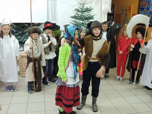  Grafika #4: ,,Gwiôzdka, gwiôzdka nawiédzô twòjã chëcz, stôrô to piãknô kaszëbskò zwëcz grafika