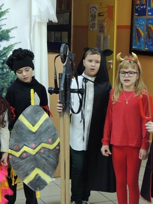  Grafika #6: ,,Gwiôzdka, gwiôzdka nawiédzô twòjã chëcz, stôrô to piãknô kaszëbskò zwëcz grafika