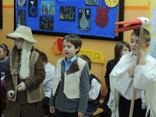  Grafika #7: ,,Gwiôzdka, gwiôzdka nawiédzô twòjã chëcz, stôrô to piãknô kaszëbskò zwëcz grafika