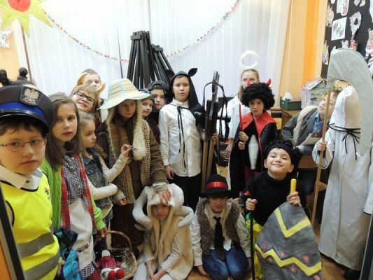  Grafika #10: ,,Gwiôzdka, gwiôzdka nawiédzô twòjã chëcz, stôrô to piãknô kaszëbskò zwëcz grafika