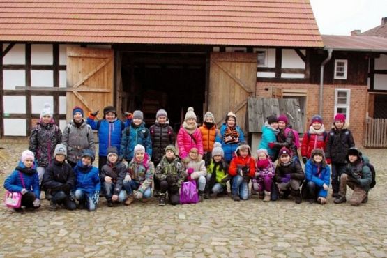  Grafika #0: 100 lat - Zatrzymany czasczyli wycieczka do Swołowa grafika