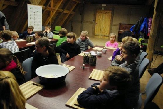  Grafika #8: 100 lat - Zatrzymany czasczyli wycieczka do Swołowa grafika