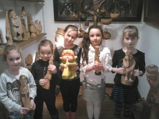  Grafika #1: PODZIWIAMY RZEŹBY LUDOWE I LEPIMY W GLINIE grafika